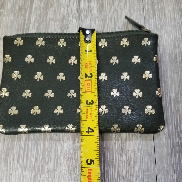 🎉HP🎉Shamrock zippered pouch - Picture 4 of 8